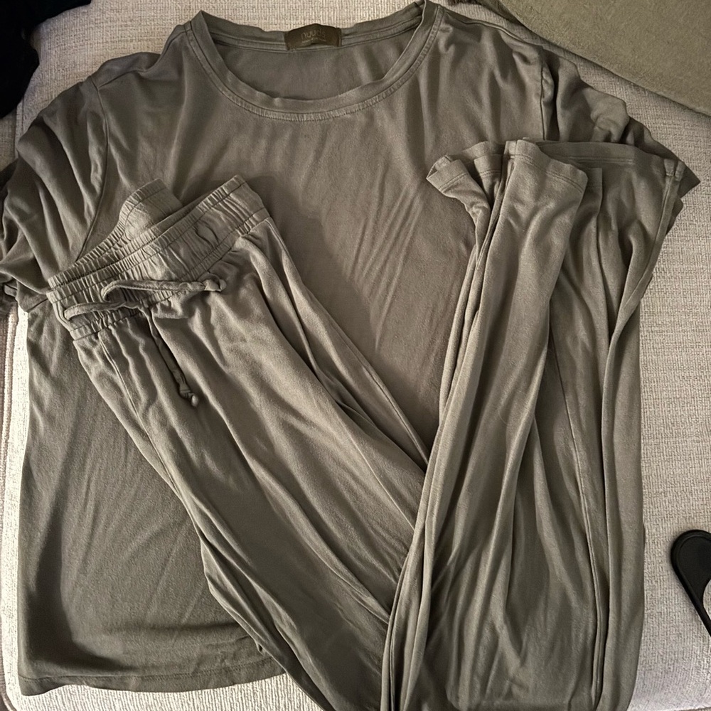 Olive green nuuds pj pants 
Small